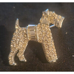VINTAGE Rhodium Plated Silver Tone / Pave Rhinestone TERRIER DOG Ladies Brooch